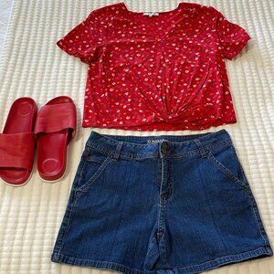 St John's Bay Vintage Jean Shorts Two Button Closure 4" Inseam Size 10